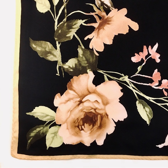 KASPER SILK SCARF STUNNING CONTRASTING BLACK ROSE & BEIGE FLORAL PRINT EUC - Picture 4 of 7